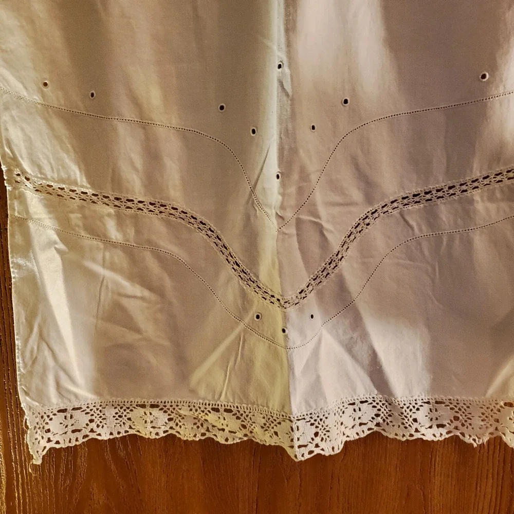 Table Linen Topper Vintage White Cotton Eyelet Lace 41.5